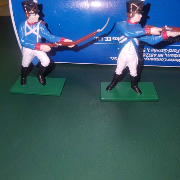Vintage Blue Box American Revolutionary Soldier Figurines - Picture 4 of 6